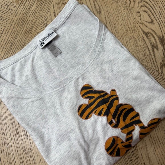 Disney Parks Tops - Disney Parks Large Mickey Mouse Tiger Print Animal Kingdom‎ Graphic Tee Shirt